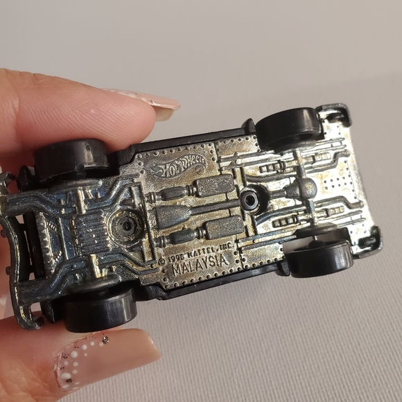 Vintage 1996 "Department of Defense" Armored Truck Hot Wheel - Picture 9 of 9